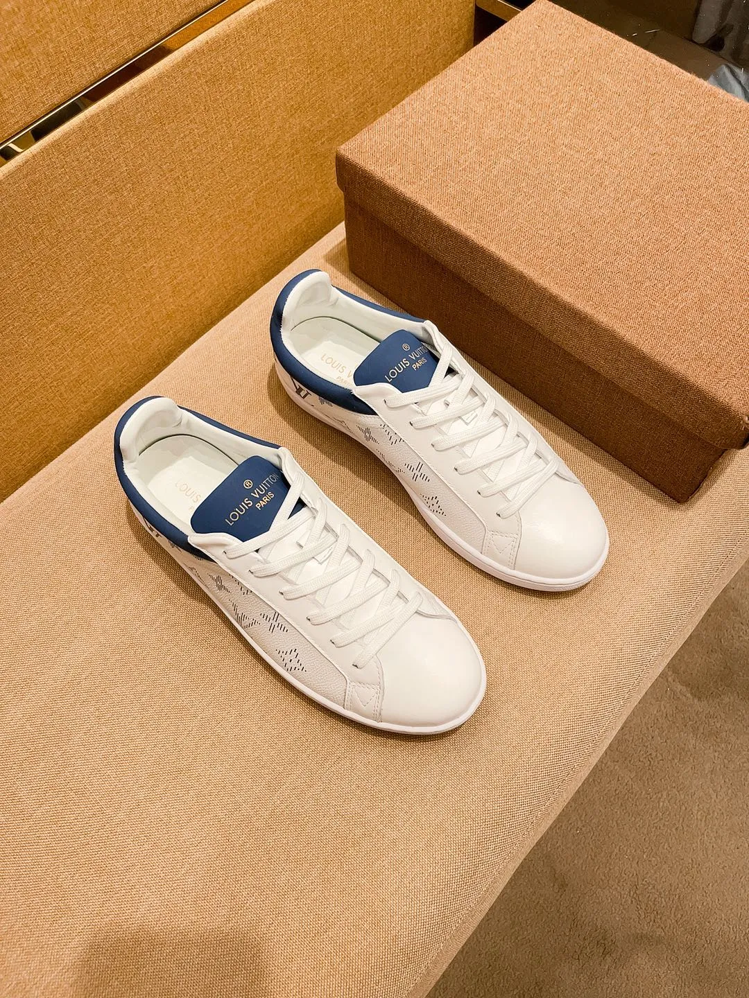 Men's shoes 💰 380💰🔥【LV】🔥 Louis Vuitton, high-end men's shoes brand, official website 1:1 latest masterpiece: the upper is made of Italian imported first-layer cowhide with a comfortable and breathable lining➕original non-slip and wear-resistant outsole🔥, making walking more convenient and comfortable! An exclusive new model, a stunning work, a beautiful 1:1 replica [color] compared to the official quality! Create a fashionable personality to set off your uniqueness! A must-have for trendy men! Classic🔥Size: 38-44 Color: 🔥Multiple colors available🔥